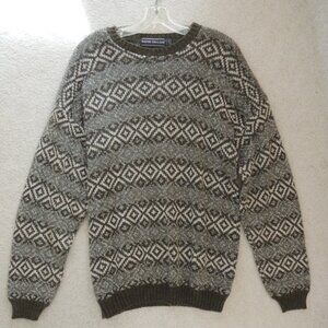 Mens Sweater Size L David Taylor Light Weight Olive Green Geometric Pattern NWOT